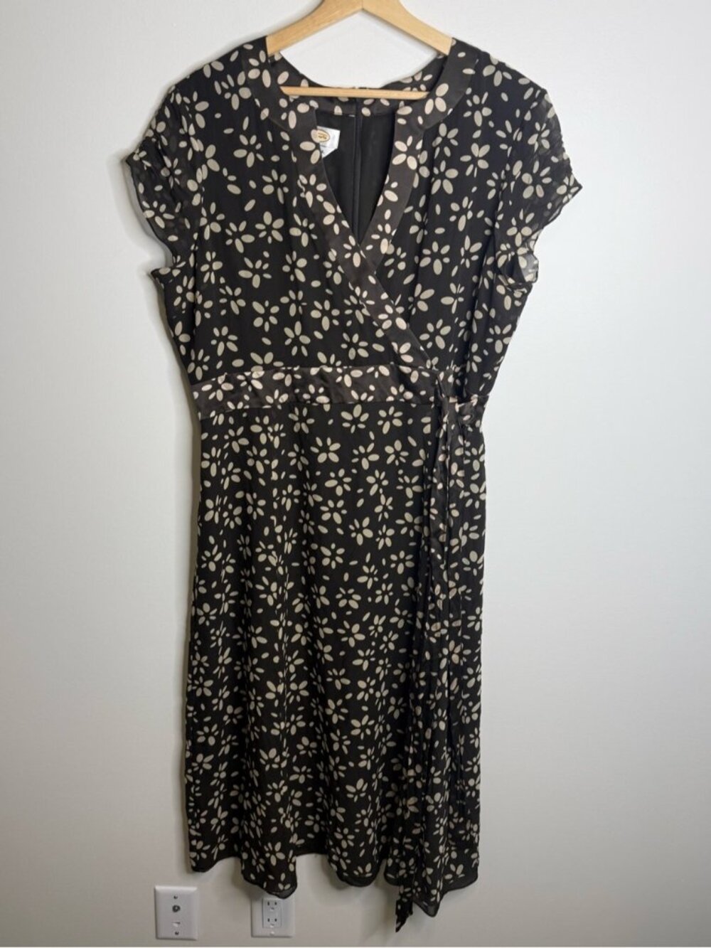 Talbots Black Midi Wrap Dress with Cream Floral Print size 18 pure silk